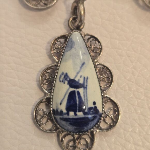 Vintage Dutch Delft Blue Jewelry Set + Mini Clogs Holland Windmill Motif 4 item - Picture 5 of 10